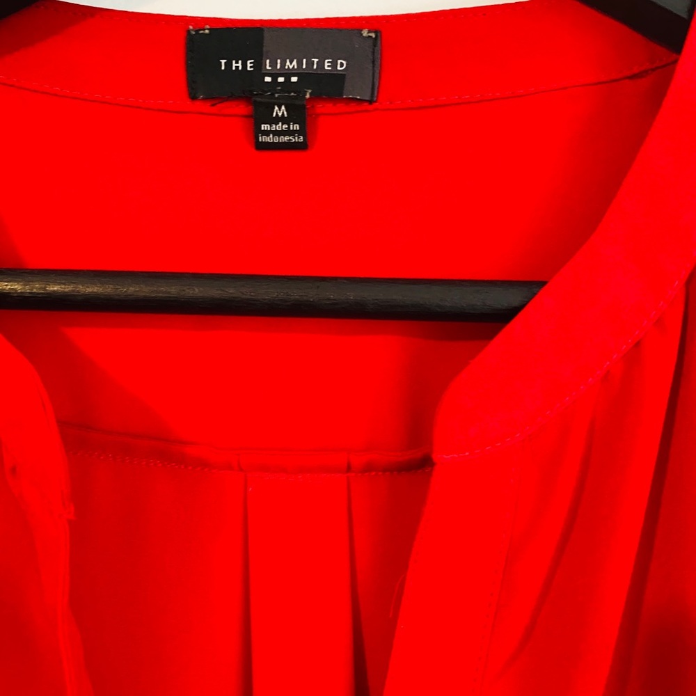 The Limited Medium red shirt